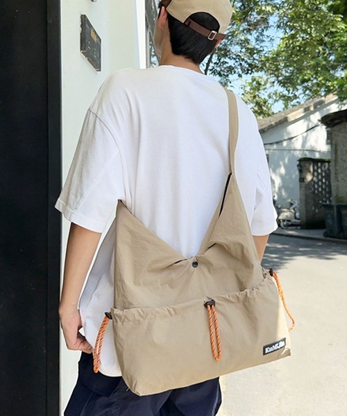 florist（フローリスト）の「【軽量・A4収納可】撥水ナイロンドローコードショルダーバッグ/トートバッグ（メッセンジャーバッグ・レディース・グリーン/ホワイト/ブラック/ベージュ・FREE）」の11枚目の写真