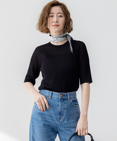 23区 S(ニジュウサンクチイサイサイズ)の「【洗える】シャイニーシアー リブ ニット(ニット/セーター・レディース・ライトグレー系/ベージュ系/ブラック系・32)」の2枚目の写真
