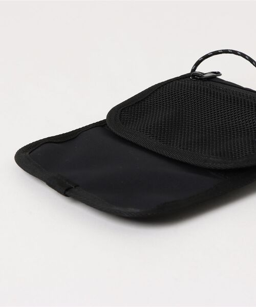 Gramicci(グラミチ)の「▲GRAMICCI(グラミチ) ▲CORDURA NECK POUCH(ショルダーバッグ・メンズ・ブラック/オリーブ・FREE)」の4枚目の写真