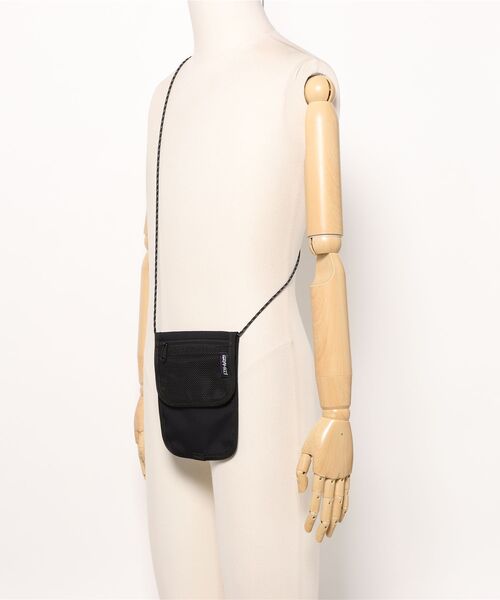 Gramicci(グラミチ)の「▲GRAMICCI(グラミチ) ▲CORDURA NECK POUCH(ショルダーバッグ・メンズ・ブラック/オリーブ・FREE)」の6枚目の写真