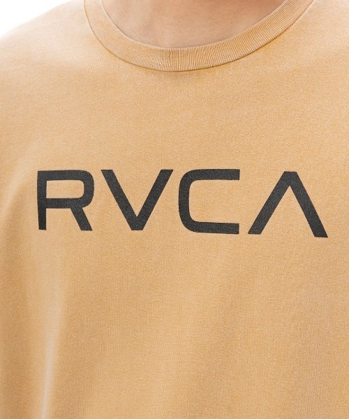 RVCA（ルーカ）の「RVCA メンズ DAY DREAM RVCA SS Tシャツ 【2025年春夏モデル】/ルーカロゴクルーネック半袖Tシャツ（Tシャツ/カットソー・メンズ・マスタード/ホワイト/グリーン系その他/グレー系その他/ブラック・MEDIUM/SMALL/X-LARGE/LARGE）」の19枚目の写真