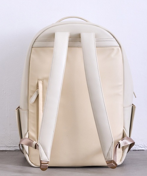 12Twelve Agenda（トゥエルブ　アジェンダ）の「【軽量】【通勤リュック】【PC収納ポケット】軽量多収納合皮リュック（バックパック/リュック・レディース・グレイッシュベージュ/ブラック/オフホワイト/ブラウン・FREE）」の19枚目の写真