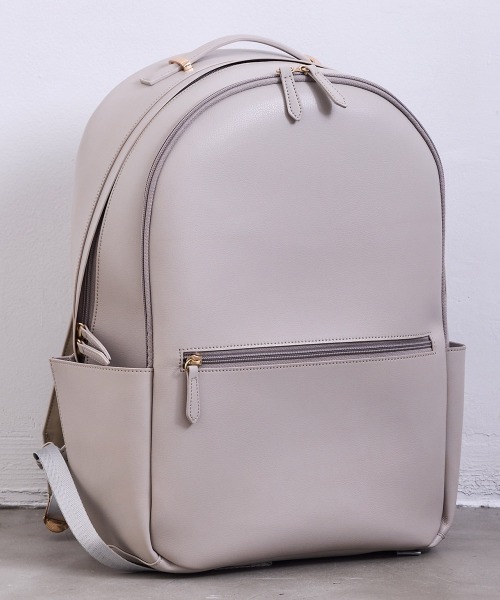 12Twelve Agenda（トゥエルブ　アジェンダ）の「【軽量】【通勤リュック】【PC収納ポケット】軽量多収納合皮リュック（バックパック/リュック・レディース・グレイッシュベージュ/ブラック/オフホワイト/ブラウン・FREE）」の6枚目の写真