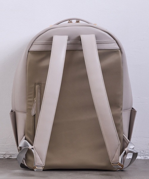 12Twelve Agenda（トゥエルブ　アジェンダ）の「【軽量】【通勤リュック】【PC収納ポケット】軽量多収納合皮リュック（バックパック/リュック・レディース・グレイッシュベージュ/ブラック/オフホワイト/ブラウン・FREE）」の8枚目の写真