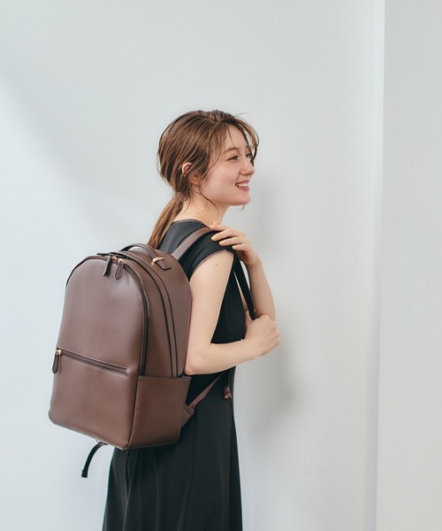 12Twelve Agenda(トゥエルブ アジェンダ)の「【軽量】【通勤リュック】【PC収納ポケット】軽量多収納合皮リュック(バックパック/リュック・レディース・グレイッシュベージュ/ブラック/オフホワイト/ブラウン・FREE)」の15枚目の写真