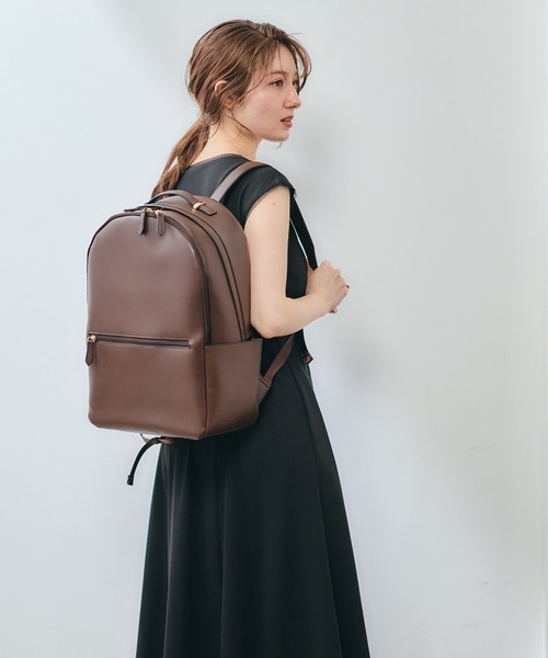 12Twelve Agenda(トゥエルブ アジェンダ)の「【軽量】【通勤リュック】【PC収納ポケット】軽量多収納合皮リュック(バックパック/リュック・レディース・グレイッシュベージュ/ブラック/オフホワイト/ブラウン・FREE)」の5枚目の写真
