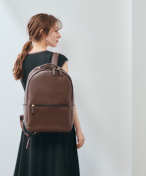 12Twelve Agenda(トゥエルブ アジェンダ)の「【軽量】【通勤リュック】【PC収納ポケット】軽量多収納合皮リュック(バックパック/リュック・レディース・グレイッシュベージュ/ブラック/オフホワイト/ブラウン・FREE)」の6枚目の写真