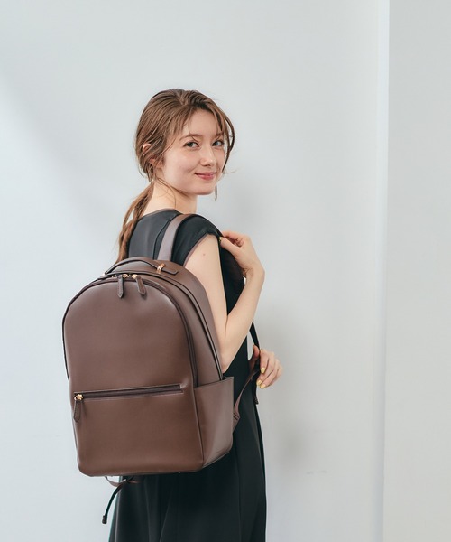 12Twelve Agenda(トゥエルブ アジェンダ)の「【軽量】【通勤リュック】【PC収納ポケット】軽量多収納合皮リュック(バックパック/リュック・レディース・グレイッシュベージュ/ブラック/オフホワイト/ブラウン・FREE)」の9枚目の写真