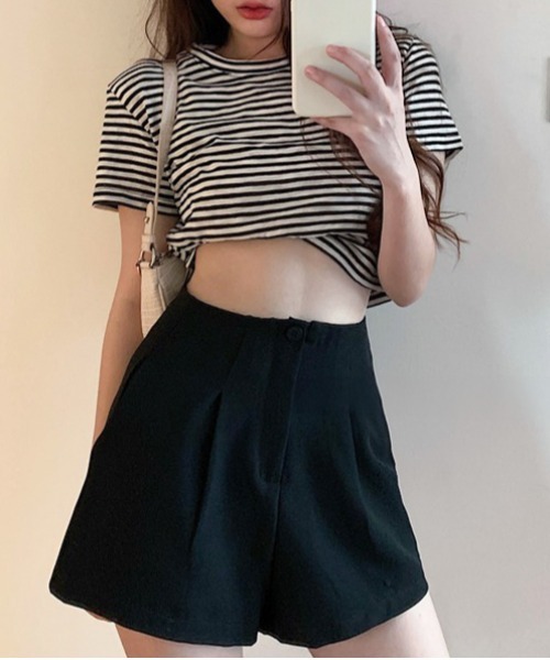 Per sist ence(パーシエンス)の「タックショートパンツ(その他パンツ・レディース・ブラウン/ブラック・LARGE/MEDIUM)」の2枚目の写真