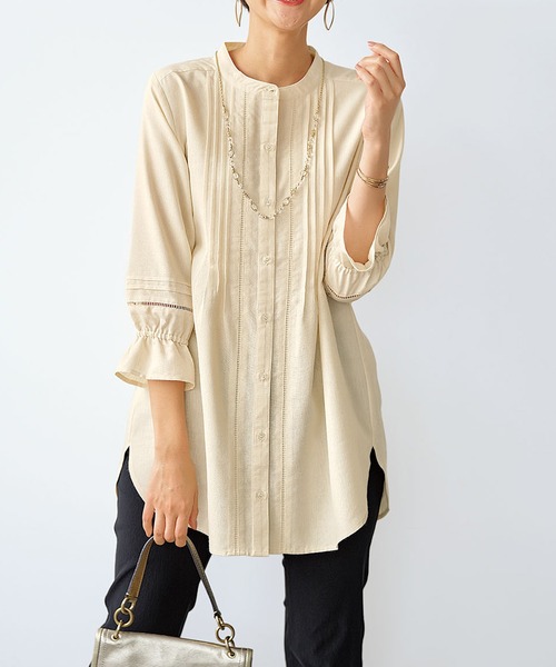 BELLUNA PLUS（ベルーナ）の「リネン混レース使いシャツチュニック（チュニック・レディース・サックスブルー/ローズ/セージグリーン/キナリ・MEDIUM/LARGE/X-LARGE）」の2枚目の写真
