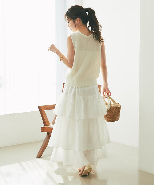 La boutique BonBon(ラブティックボンボン)の「【3サイズ展開あり・大人ガーリー】リネンティアードスカート(スカート・レディース・ホワイト/ブラック/サックスブルー・38/36/34)」の7枚目の写真