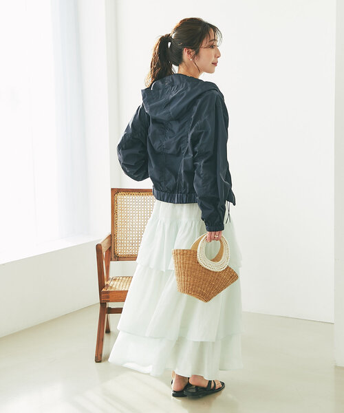 La boutique BonBon(ラブティックボンボン)の「【3サイズ展開あり・大人ガーリー】リネンティアードスカート(スカート・レディース・ホワイト/ブラック/サックスブルー・38/36/34)」の17枚目の写真