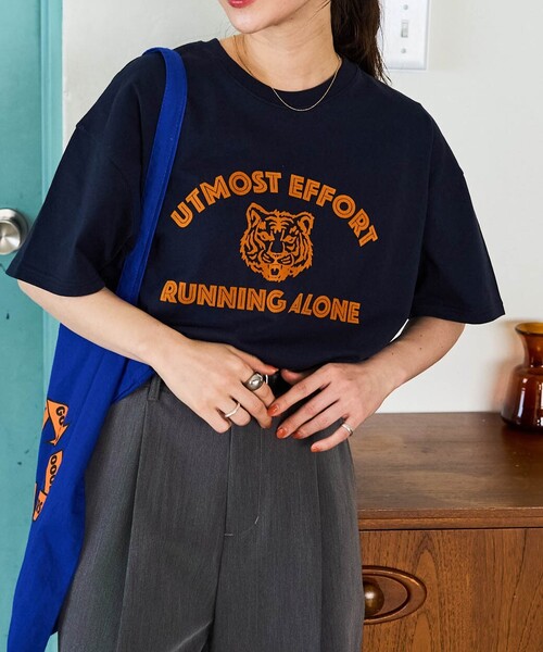 FREAK'S STORE(フリークスストア)の「限定展開 アニマル カレッジ 半袖 Tシャツ(Tシャツ/カットソー・レディース・スミクロ/オレンジ/ネイビー/ライトグレー/ブラック/ライトベージュ/オフホワイト/ナチュラル・フリ-)」の7枚目の写真