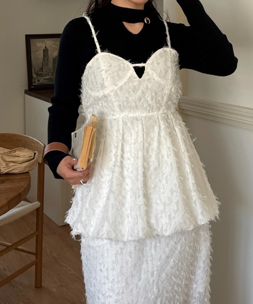 efill(エフィル)の「バック リボン フラワー ジャガード ビスチェ(Tシャツ/カットソー・レディース・ホワイト/アイボリー/ブラック・S/M)」の4枚目の写真