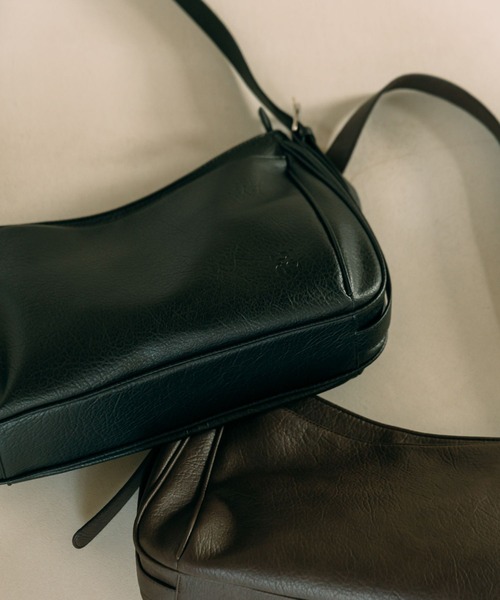 LURAKU】Synthetic leather shoulder bag / 合皮レザー