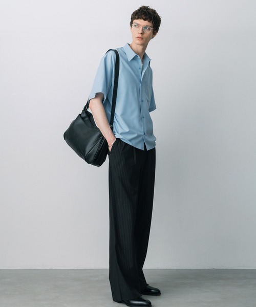 LURAKU（ルラク）の「【LURAKU】Synthetic leather shoulder bag / 合皮レザーショルダーバッグ（PC収納可能）（ショルダーバッグ・メンズ・ブラック/ブラウン・FREE）」の7枚目の写真