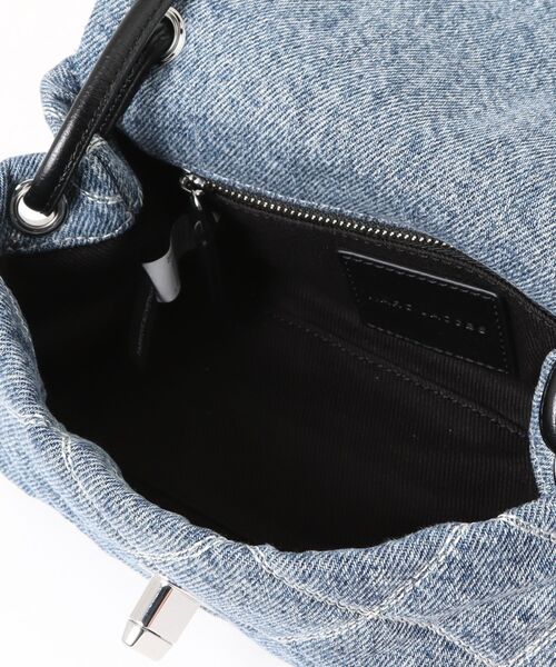 MARC JACOBS(マークジェイコブス)の「THE QUILTED DENIM DUAL BAG SHOULDER MINI/ザ キルテッド デニム デュアル バッグ ショルダー ミニ(ショルダーバッグ・レディース・ライトインディゴブルー・ONE SIZE)」の3枚目の写真