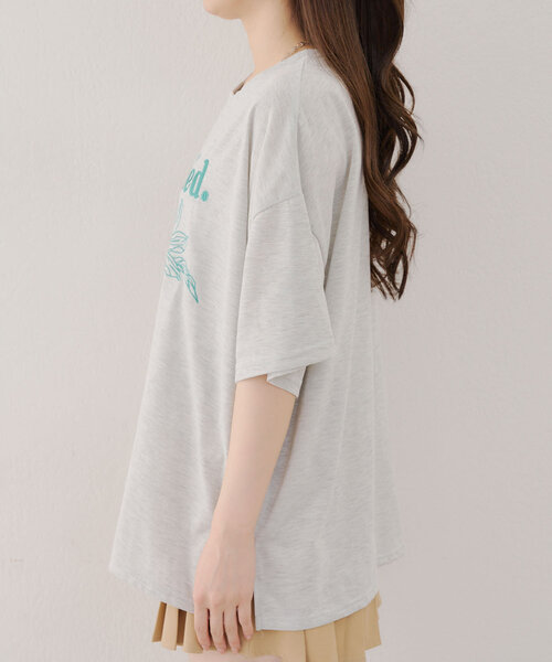 フラワー刺繍Tシャツ（Tシャツ/カットソー）｜continuer de NICE