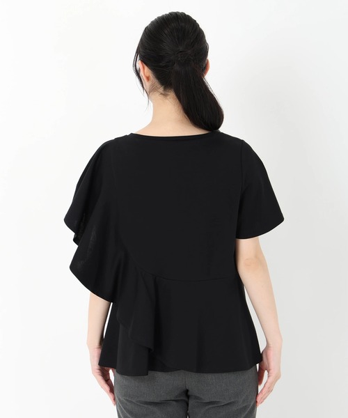 STRAWBERRY-FIELDS（ストロベリーフィールズ）の「ノーブルポンチ_アシンメトリーフリルカットソー（Tシャツ/カットソー・レディース・オフホワイト/ブラック・2）」の6枚目の写真