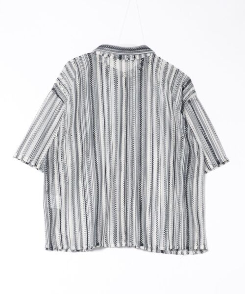 BELLUNA PLUS(ベルーナ)の「ラッセル素材マルチストライプシャツ(シャツ/ブラウス・レディース・グリーン/ネイビー系・X-LARGE/LARGE/MEDIUM)」の3枚目の写真