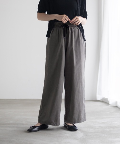 Mac-House(マックハウス)の「milli de l'air デニムライク セミワイドパンツ(デニムパンツ・レディース・ライトグレー/ネイビー/ブルー・M/L)」の1枚目の写真