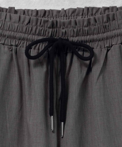 Mac-House(マックハウス)の「milli de l'air デニムライク セミワイドパンツ(デニムパンツ・レディース・ライトグレー/ネイビー/ブルー・M/L)」の4枚目の写真