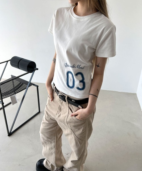 4INT.(フォイント)の「ナンバリング プリント 半袖 クロップド Tシャツ(Tシャツ/カットソー・レディース・グレー/ホワイト/ネイビー・FREE)」の13枚目の写真