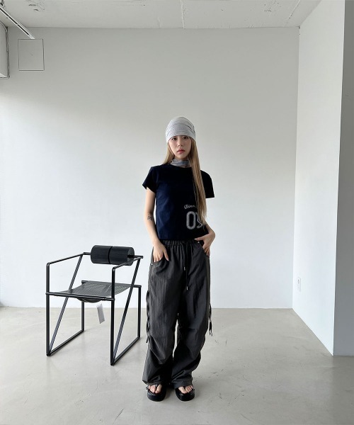 4INT.(フォイント)の「ナンバリング プリント 半袖 クロップド Tシャツ(Tシャツ/カットソー・レディース・グレー/ホワイト/ネイビー・FREE)」の16枚目の写真