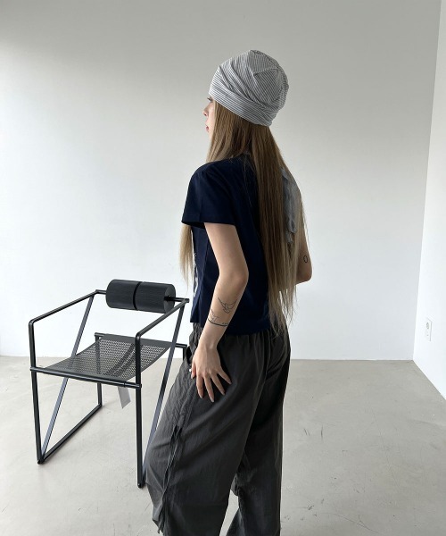 4INT.(フォイント)の「ナンバリング プリント 半袖 クロップド Tシャツ(Tシャツ/カットソー・レディース・グレー/ホワイト/ネイビー・FREE)」の17枚目の写真