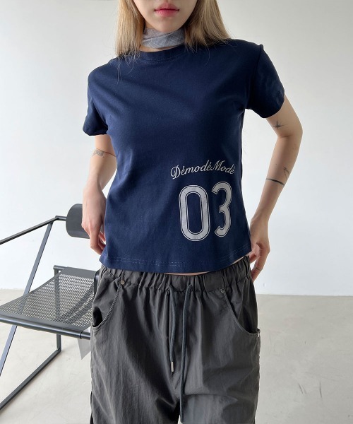 4INT.(フォイント)の「ナンバリング プリント 半袖 クロップド Tシャツ(Tシャツ/カットソー・レディース・グレー/ホワイト/ネイビー・FREE)」の19枚目の写真