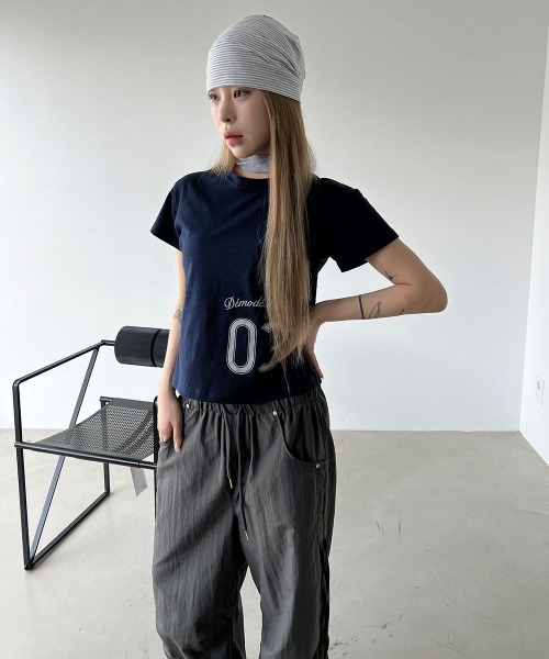 4INT.(フォイント)の「ナンバリング プリント 半袖 クロップド Tシャツ(Tシャツ/カットソー・レディース・グレー/ホワイト/ネイビー・FREE)」の20枚目の写真