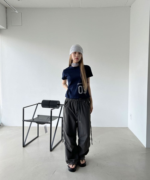 4INT.(フォイント)の「ナンバリング プリント 半袖 クロップド Tシャツ(Tシャツ/カットソー・レディース・グレー/ホワイト/ネイビー・FREE)」の22枚目の写真