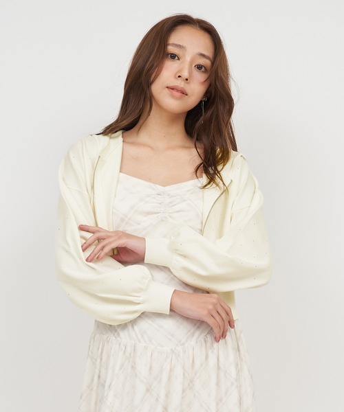 ROYAL PARTY（ロイヤルパーティー）の「プチビジューニットパーカー（パーカー・レディース・オフホワイト/ブラック/ボルドー・FREE）」の2枚目の写真