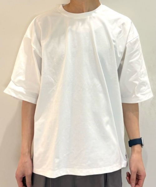 Right-on(ライトオン)の「PLUS ONE(プラスワン)【メンズ】裾ワンポイントロゴ半袖Tシャツ(Tシャツ/カットソー・メンズ・ブラック/ホワイト/ライトグレー/グリーン・L/XL/M)」の12枚目の写真
