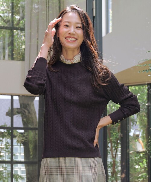 J.PRESS(ジェイプレス)の「KNIT BASIC クルーネック ニット(ニット/セーター・レディース・ダークブラウン系/ネイビー系/ベージュ系/オレンジ系/パイングリーン系・LARGE/MEDIUM)」の2枚目の写真