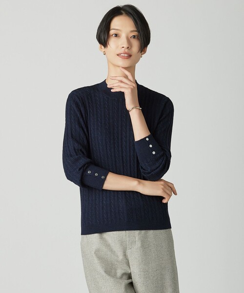 J.PRESS(ジェイプレス)の「KNIT BASIC クルーネック ニット(ニット/セーター・レディース・ダークブラウン系/ネイビー系/ベージュ系/オレンジ系/パイングリーン系・LARGE/MEDIUM)」の4枚目の写真