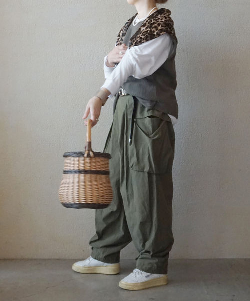 JOURNAL STANDARD LUXE（ジャーナルスタンダード　ラックス）の「《追加》ミリタリークロス カーゴパンツ（カーゴパンツ・レディース・ブラック/カーキ・FREE）」の15枚目の写真