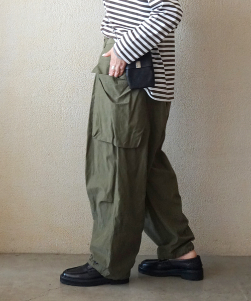 JOURNAL STANDARD LUXE（ジャーナルスタンダード　ラックス）の「《追加》ミリタリークロス カーゴパンツ（カーゴパンツ・レディース・ブラック/カーキ・FREE）」の16枚目の写真