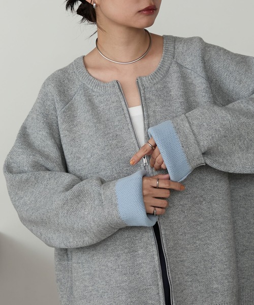 MONO-MART（モノマート）の「バイカラー配色ダブルフェイスルーズニットカーディガン（カーディガン/ボレロ・レディース・レッド/ブラック/アイボリー/ブラウン/ネイビー/グレー・L/M）」の3枚目の写真