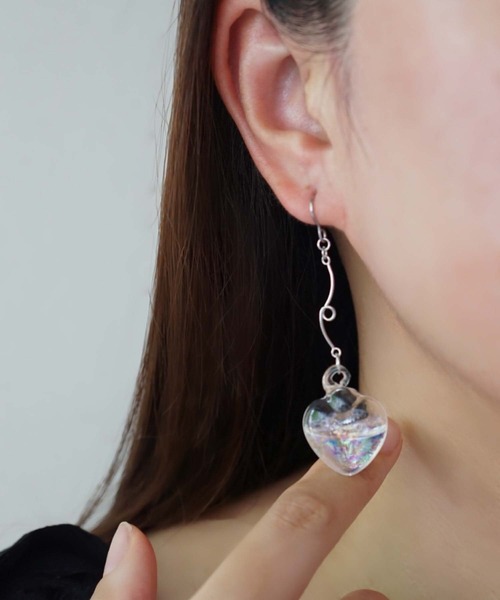 CERCA(チェルカ)の「jolie minette/お水入り ハートガラスドーム フック ピアス /アレルギー対応(ピアス(両耳用)・レディース・ゴールド/シルバー・FREE)」の4枚目の写真