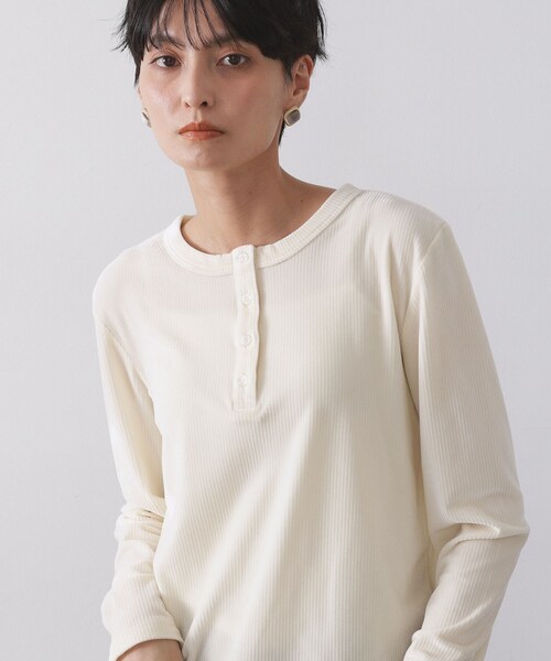 OPAQUE.CLIP（オペークドットクリップ）の「ベロアタッチリブトップス【洗濯機OK】（Tシャツ/カットソー・レディース・オフホワイト/ベビーピンク/チャコールグレー・42/38/40）」の2枚目の写真
