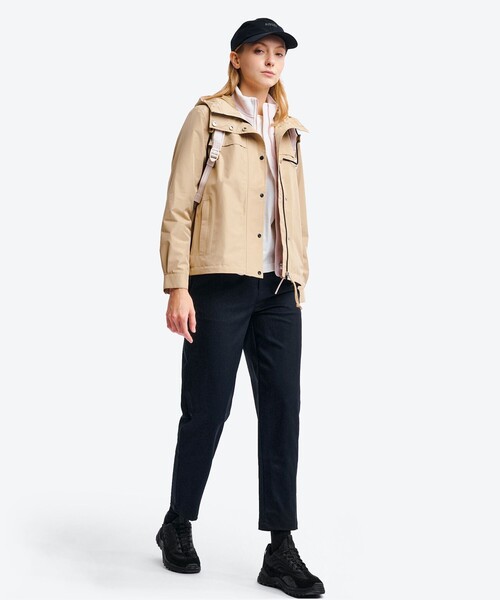 AIGLE（エーグル）の「GORE-TEX ゴアテックス 防水 防風 透湿 2レイヤージャケット RP（マウンテンパーカー・レディース・ブラック/ベージュ/ライトグレー・36/40/38）」の19枚目の写真