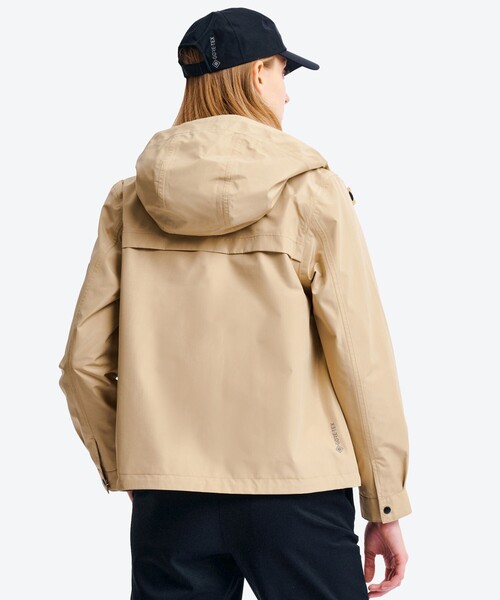 AIGLE（エーグル）の「GORE-TEX ゴアテックス 防水 防風 透湿 2レイヤージャケット RP（マウンテンパーカー・レディース・ブラック/ベージュ/ライトグレー・36/40/38）」の22枚目の写真