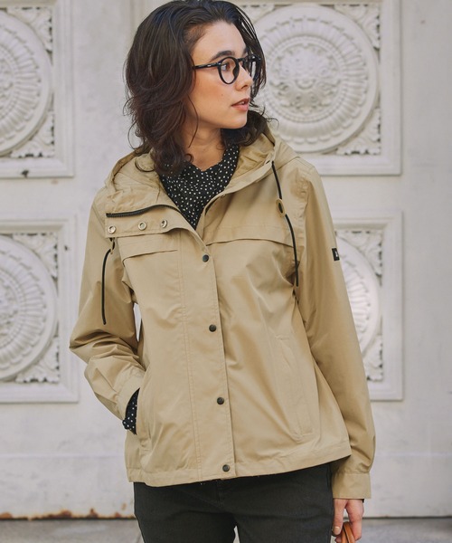 AIGLE（エーグル）の「GORE-TEX ゴアテックス 防水 防風 透湿 2レイヤージャケット RP（マウンテンパーカー・レディース・ブラック/ベージュ/ライトグレー・36/40/38）」の15枚目の写真