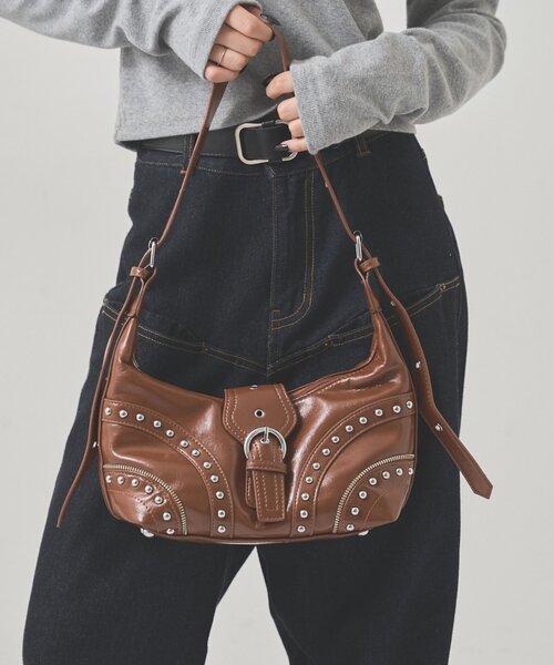 WHO'S WHO gallery（フーズフーギャラリー）の「STUDDED BELT SHOULDER BAG（ショルダーバッグ・レディース・ブラック/ブラウン・FREE）」の5枚目の写真