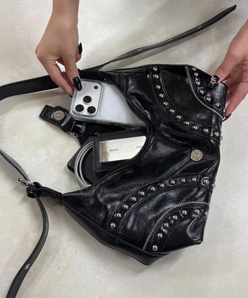 WHO'S WHO gallery（フーズフーギャラリー）の「STUDDED BELT SHOULDER BAG（ショルダーバッグ・レディース・ブラック/ブラウン・FREE）」の3枚目の写真