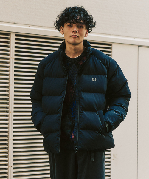 FRED PERRY(フレッドペリー)の「FRED PERRY / フレッドペリー RAGLAN SLEEVE PADDED JACKET(ナイロンジャケット・メンズ・ブラック/ネイビー・MEDIUM/LARGE)」の8枚目の写真