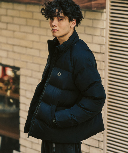 FRED PERRY(フレッドペリー)の「FRED PERRY / フレッドペリー RAGLAN SLEEVE PADDED JACKET(ナイロンジャケット・メンズ・ブラック/ネイビー・MEDIUM/LARGE)」の9枚目の写真