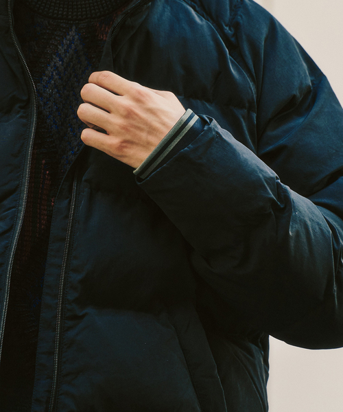 FRED PERRY(フレッドペリー)の「FRED PERRY / フレッドペリー RAGLAN SLEEVE PADDED JACKET(ナイロンジャケット・メンズ・ブラック/ネイビー・MEDIUM/LARGE)」の10枚目の写真