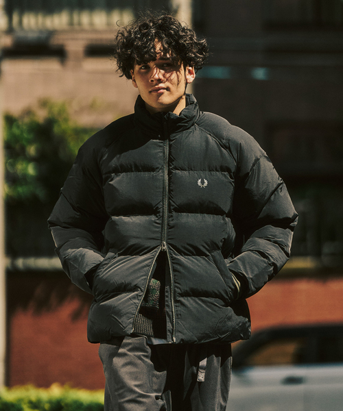 FRED PERRY(フレッドペリー)の「FRED PERRY / フレッドペリー RAGLAN SLEEVE PADDED JACKET(ナイロンジャケット・メンズ・ブラック/ネイビー・MEDIUM/LARGE)」の13枚目の写真